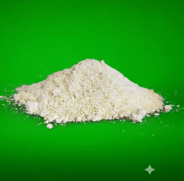 Micronized maize on a green background